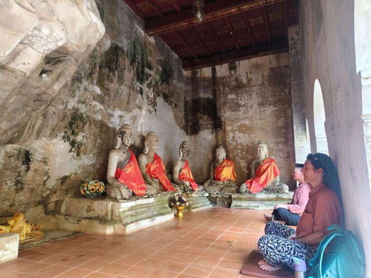 monk-trails-hike-wat-phalat-monk-chanting-wat-doi-suthep