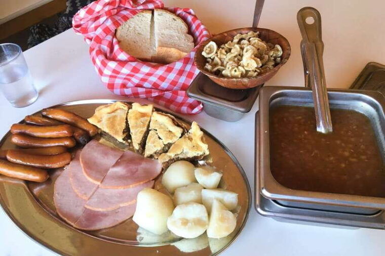 montreal-sugar-shack-maple-syrup-day-trip-with-lunch