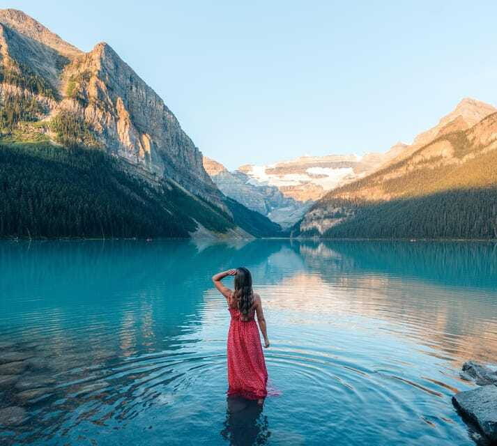 moraine-lake-sunrise-lake-louise-golden-hour-experience