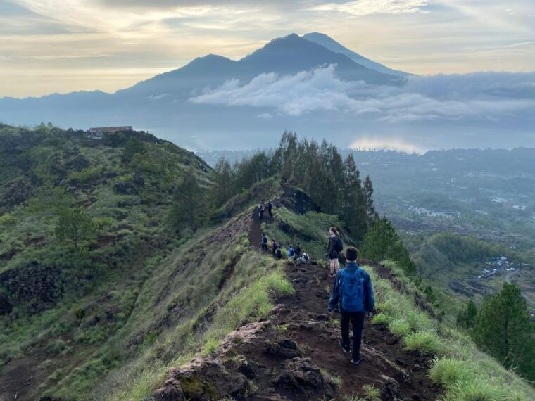 mount-batur-sunrise-climbing-with-professional-guide