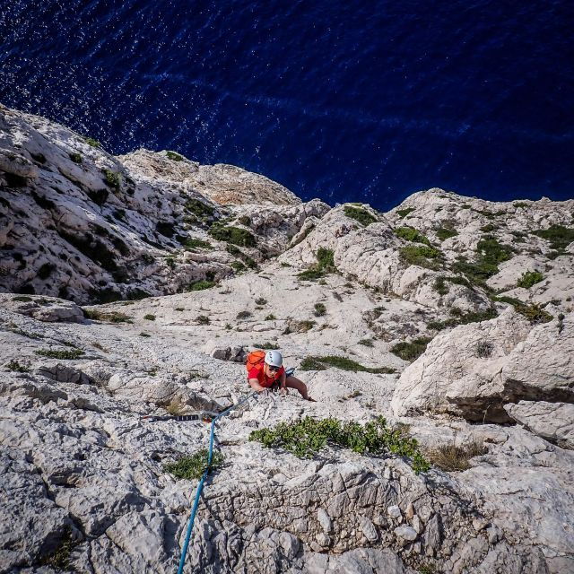 multi-pitch-climb-session-in-the-calanques-near-marseille