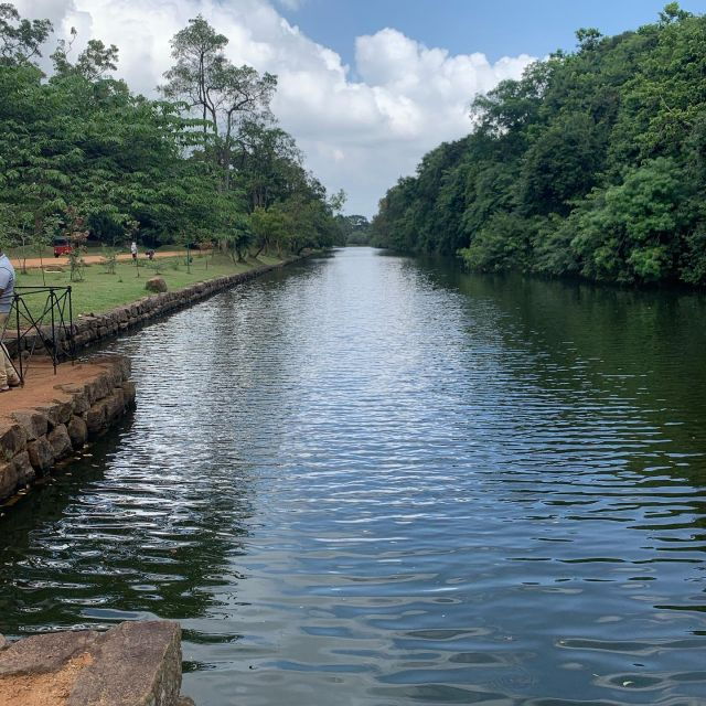 negombo-sigiriya-rock-and-minneriya-national-park-day-tour