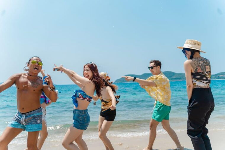 nha-trang-island-tour-snorkeling-floating-crazy-party