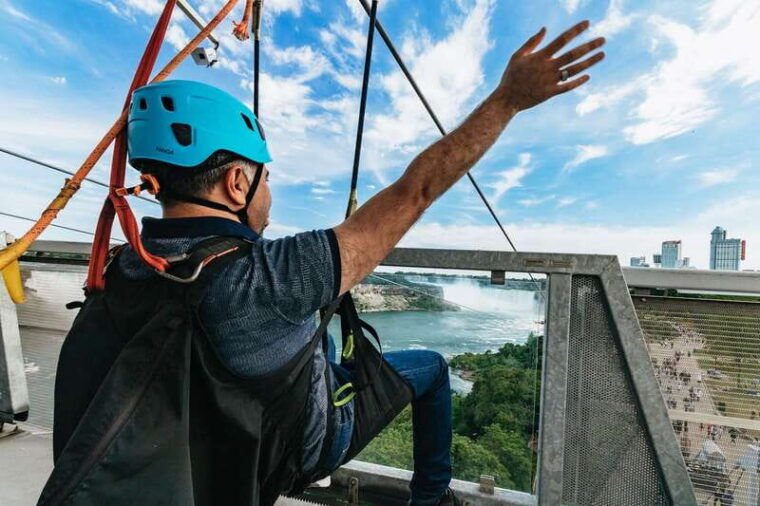 niagara-falls-canada-zipline-to-the-falls