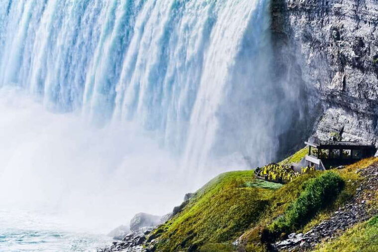 niagara-falls-us-canada-full-day-tour-lunch-2