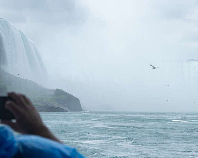 niagara-usa-daredevil-walking-tour-maid-of-mist-boat-ride-2