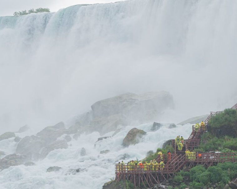 niagara-usa-daredevil-walking-tour-with-cave-of-the-winds