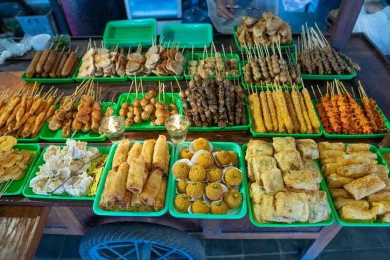 night-street-food-and-cultural-walking-tour