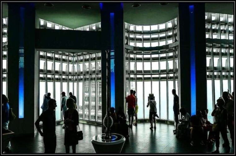 night-tour-of-petronas-twin-towers-kuala-lumpur