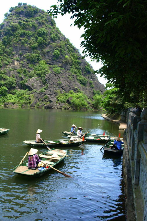 ninh-binh-day-trip-hoa-lu-trang-an-mua-cave