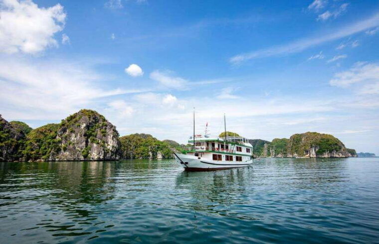 ninh-binh-lan-ha-halong-bay-classic-cruises-small-group
