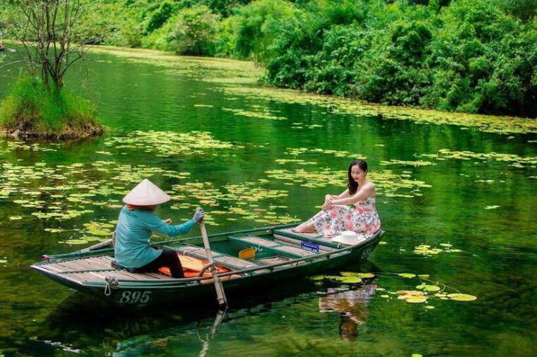 ninh-binh-private-jeep-tour-hoa-lu-trang-an-mua-cave