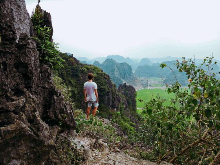 ninh-binh-trang-an-bai-dinh-pagoda-and-mua-cave