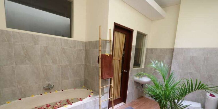 nusa-dua-traditional-lulur-massage-spa-treatment