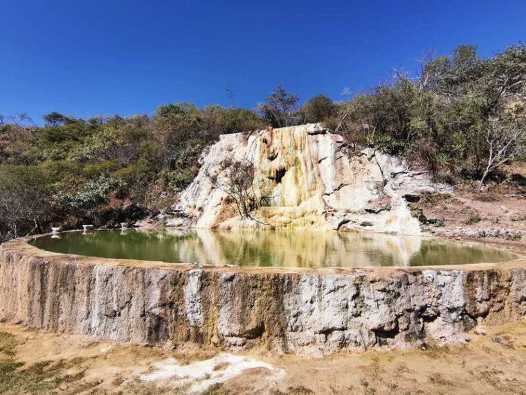 oaxaca-full-day-guided-tour-on-the-hierve-el-agua-route