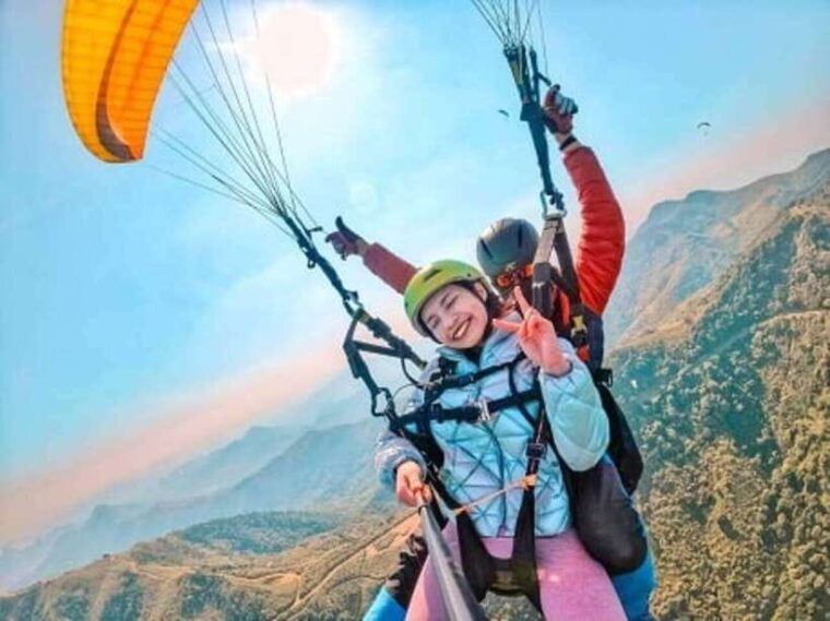 paragliding-and-seeing-da-nang-from-above-is-wonderful