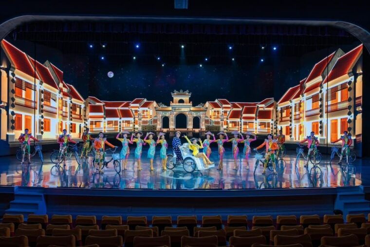 Pattaya: Colosseum Show Experience - Suitable Audience and Age Restrictions