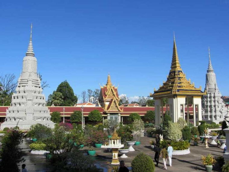 phnom-penh-private-tour-royal-palace-silver-pagoda-s-21