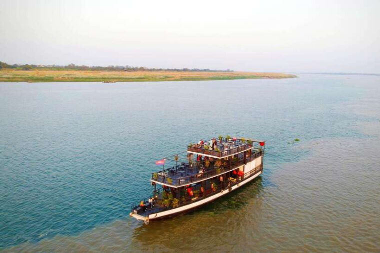 phnom-penh-sunset-cruise-with-unlimited-beer-fruit-platter