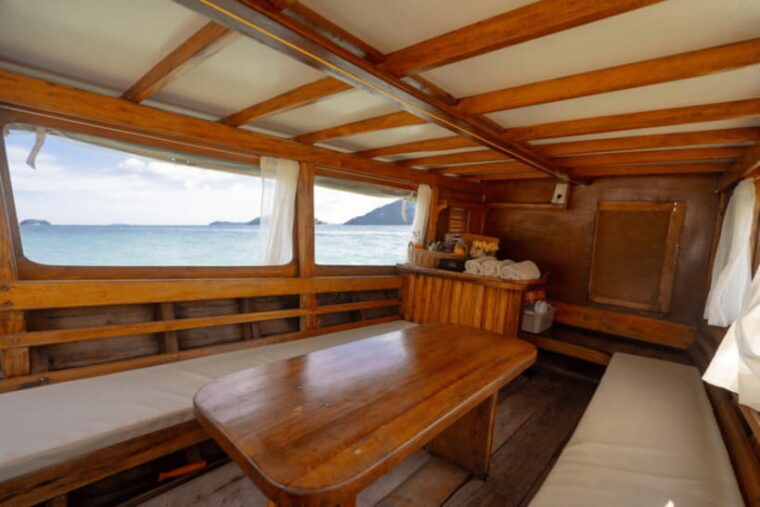 phuket-luxury-private-longtail-boat-islands-discovery-tour
