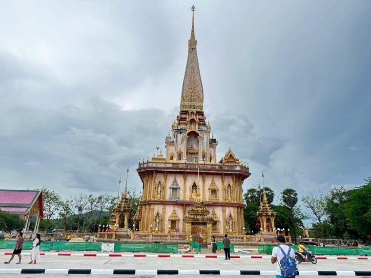 phuket-old-town-chalong-temple-and-great-buddha-van-tour