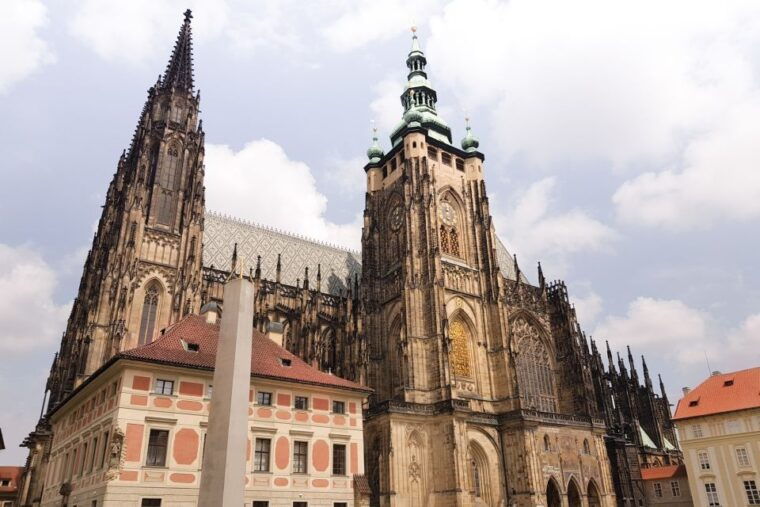 prague-1-hour-castle-tour-with-fast-get-admission-ticket