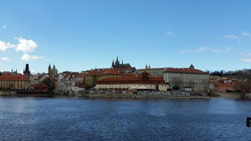 prague-2-hour-lunch-cruise-on-the-vltava-river