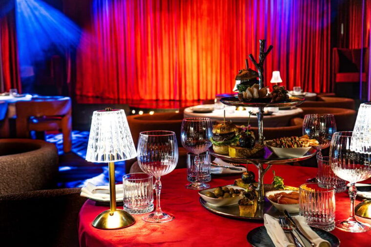 prague-3-course-dinner-live-cabaret-show-at-medusa