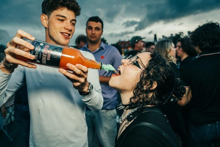 prague-booze-cruise-with-open-bar-and-duplex-entry