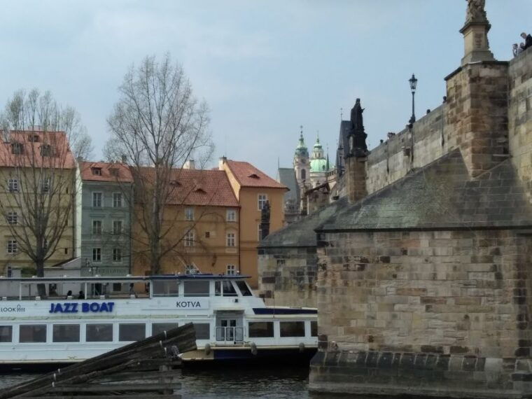 prague-bus-and-boat-tour