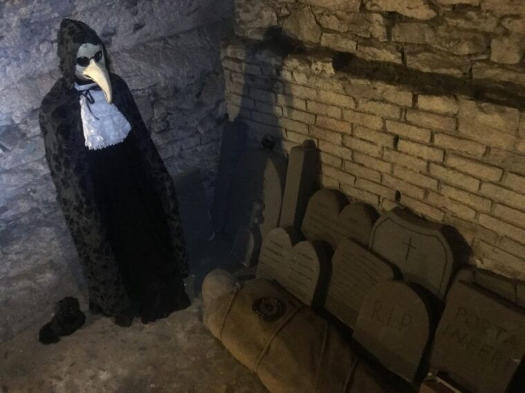 prague-ghosts-legends-medieval-underground-dungeon-tour