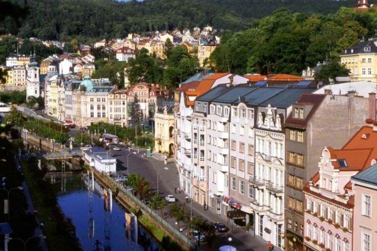 prague-karlovy-vary-tour-with-lunch-and-moser-museum-visit
