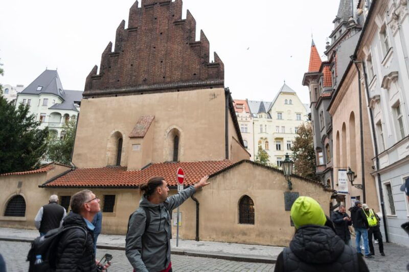 prague-walking-tour-old-town-jewish-quarter-astronomical