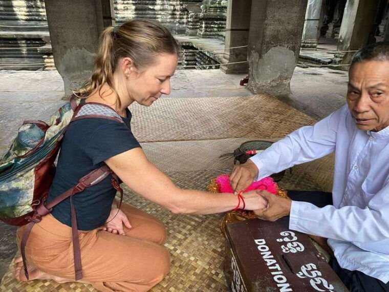 private-angkor-wat-sunrise-tour-with-breakfast-and-snack