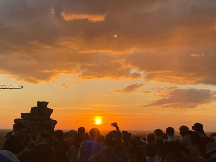 private-angkor-wat-sunset-tour-with-lunch-and-snack-included