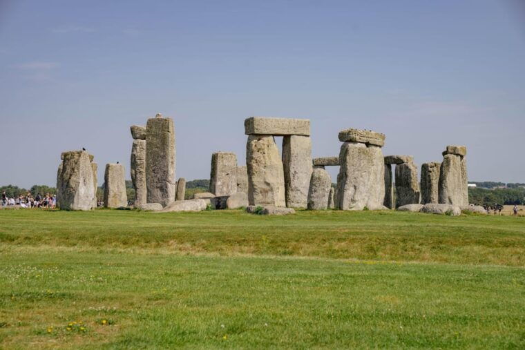 private-luxury-day-tour-of-stonehenge-and-bath-from-oxford