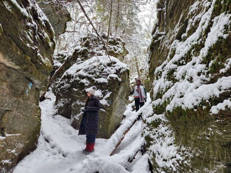 private-nottawasaga-bluffs-caves-snowshoe-creemore-collingwd
