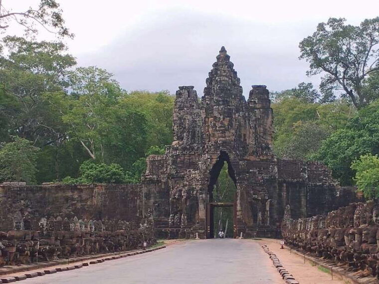 private-one-day-trip-the-best-experience-to-angkor-temples