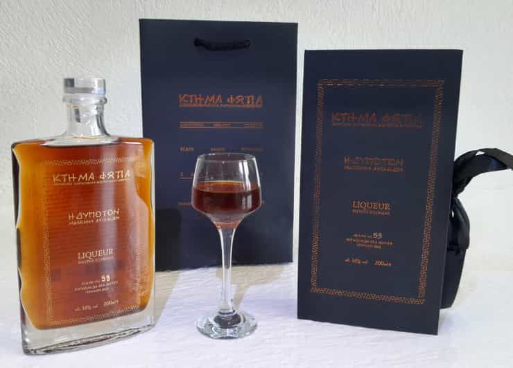private-organic-vineyard-visit-with-liqueur-tasting