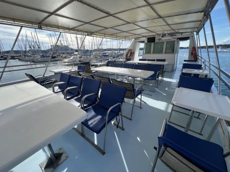 pula-dolphin-watching-sunset-cruise-with-dinner-drinks