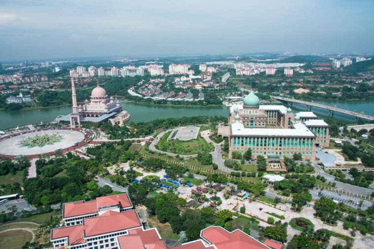 putrajaya-visit-and-lake-cruise-tour-from-kuala-lumpur