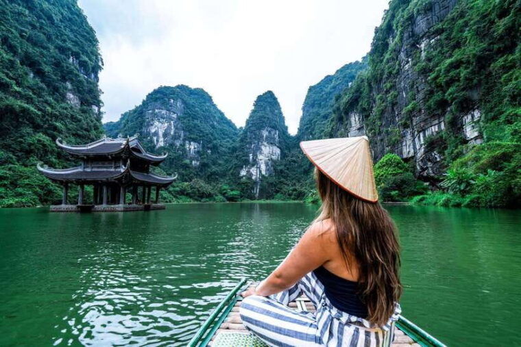 quang-phu-cau-incense-village-with-boat-trip-or-pagoda