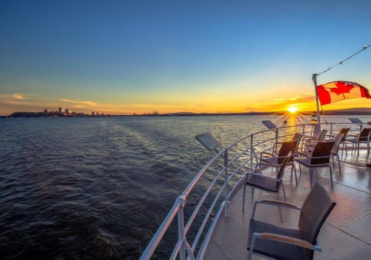 quebec-city-2-hour-cocktail-dj-evening-cruise