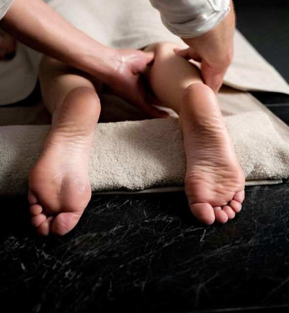 reflexology-massage-for-relaxing-moments-at-home