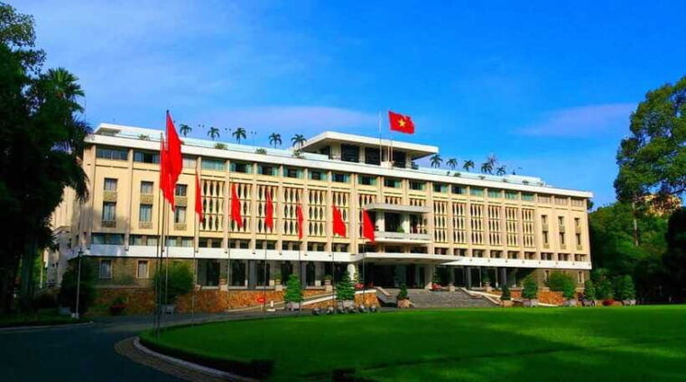 saigon-city-tour-in-the-morning-by-car