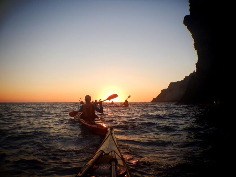 santorini-sunset-sea-kayak-with-light-dinner