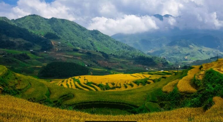 sapa-2-day-villagesrice-fields-love-waterfall-hiking-tour