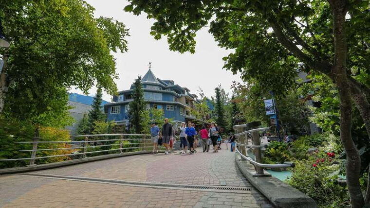 sea-to-sky-highway-whistler-the-sea-to-sky-gondola-tour