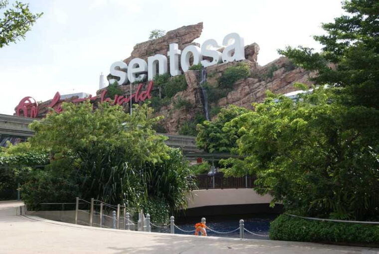 sentosa-adventure-sea-aquarium-cable-car-madame-tussauds