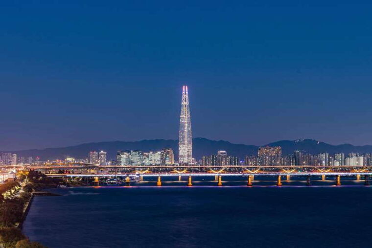 seoul-chartered-vehicle-toyota-sienna-van-city-tour